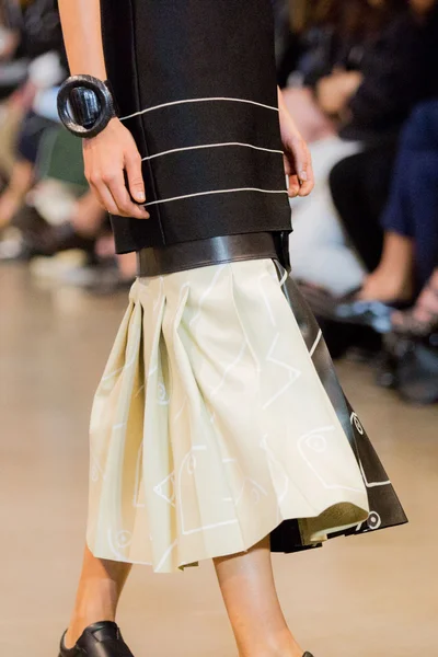 Look 12